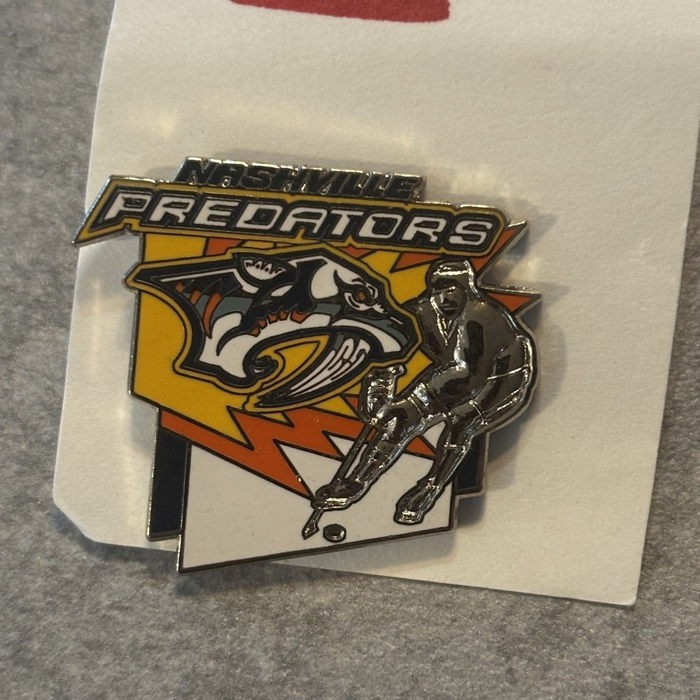 Vintage Nashville Predators Logo Hockey pin Flash Player NHL 90s CCM
